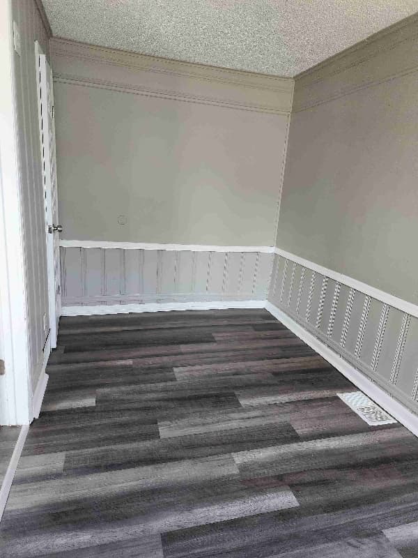 8004 Lydia Ave — thumbnail 3